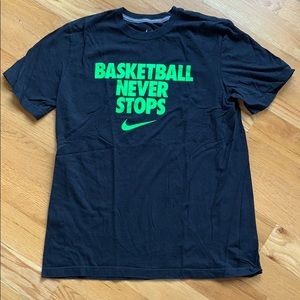 NIKE T-shirt